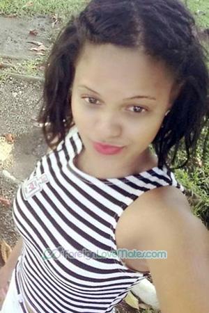 184080 - Luz Age: 28 - Costa Rica