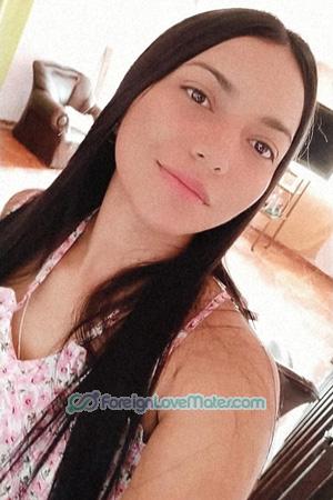 205374 - Estefany Age: 29 - Colombia